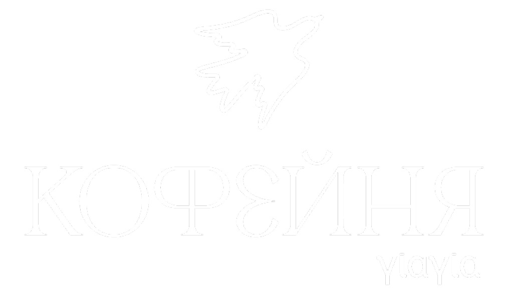 Логотип кофейни Yiayia на&nbsp;фирменном синем фоне